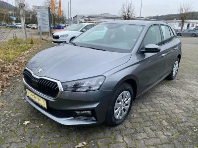 Neu Skoda Fabia Selection 95 PS (69 kW) 2025 Graphitgrau metallic Limousine