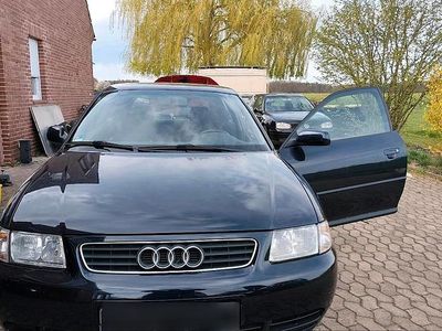 Usata Audi A3 Design 125 CV (91 kW) 1997 Blu Utilitaria