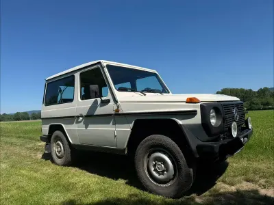 Używany Mercedes G300 88 KM (64 kW) 1983 Biały SUV