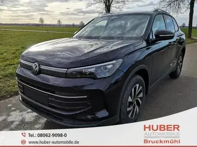 Neu VW Tiguan Life 131 PS (96 kW) 2025 Deep black perleffekt SUV