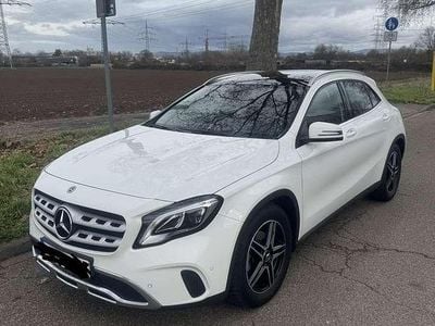 Gebraucht Mercedes GLA200 Urban 156 PS (114 kW) 2019 Weiß SUV