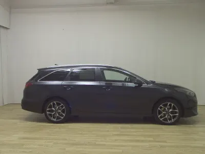 Gebraucht Kia Ceed Sportswagon Platinum 136 PS (100 kW) 2023 Schwarz Kombi