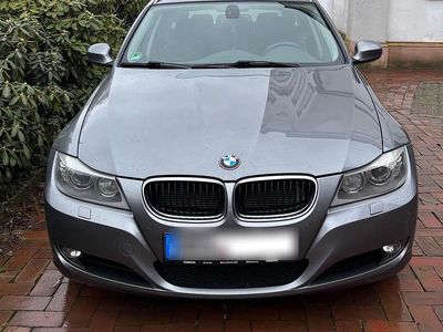 Gebraucht BMW 320 170 PS (125 kW) 2011 Grau Kombi