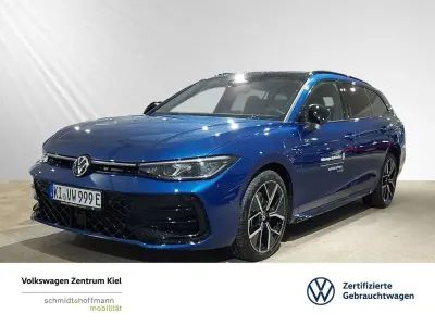 Gebraucht VW Passat R-line 177 PS (130 kW) 2025 Reef blue grenadillschwarz Kombi