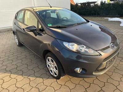 Grau Gebraucht 2012 Ford Fiesta Champions Edition Limousine | 4.500 € (Fairer Preis)