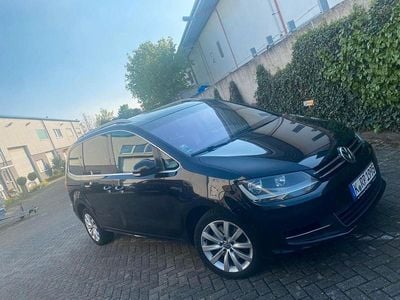 Second-hand VW Sharan Highline 140 CP (102 kW) 2011 Negru Monovolum