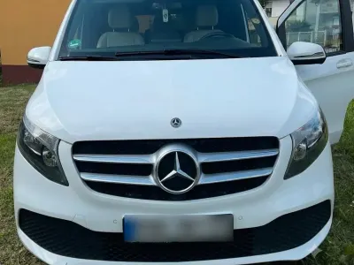 Gebraucht Mercedes V220 163 PS (119 kW) 2019 Weiß Van / Kleinbus