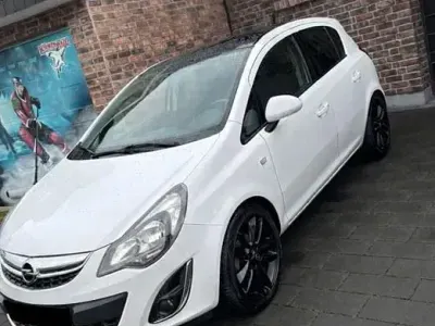 Gebraucht Opel Corsa Color Edition 101 PS (74 kW) 2011 Weiß Kleinwagen