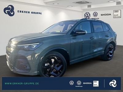Cipressinogrün metallic Neu 2025 VW Tiguan R-line SUV | 69.900 €