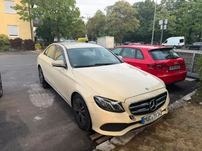 Gebraucht Mercedes E200 Avantgarde 160 PS (117 kW) 2019 Gelb Limousine