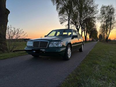 Usata Mercedes 300 136 CV (100 kW) 1994 Verde Berlina