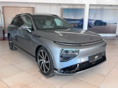 Neu XPENG G9 422 kW (575 PS) 2026 Grau SUV