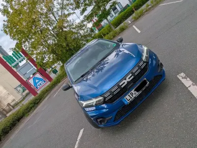 Gebraucht Dacia Sandero Expression 91 PS (66 kW) 2023 Blau Limousine