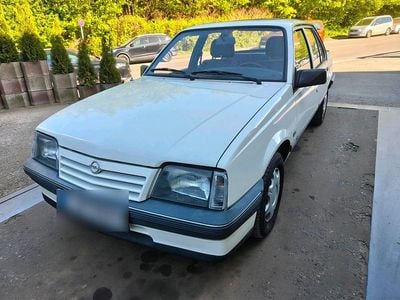 Second-hand Opel Ascona 74 CP (54 kW) 1987 Berlinǎ
