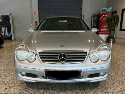 Gebraucht Mercedes C180 129 PS (94 kW) 2001 Silber Coupé