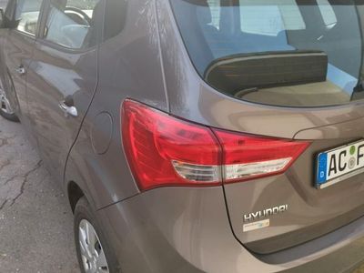 Gebraucht Hyundai ix20 Edition 90 PS (66 kW) 2012 Braun Kleinwagen