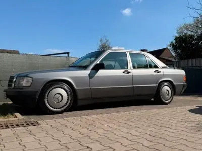 Gebraucht Mercedes 190 132 PS (97 kW) 1990 Grau Limousine