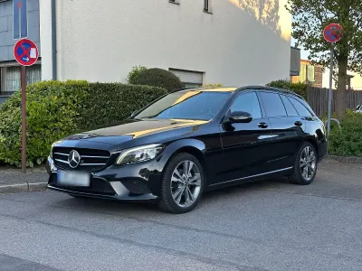 Gebraucht Mercedes C200 Sport 160 PS (117 kW) 2020 Schwarz Limousine