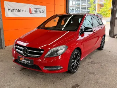 Gebraucht Mercedes B180 Sport 109 PS (80 kW) 2013 Rot Van / Kleinbus