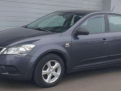 Gebraucht Kia Ceed Comfort 109 PS (80 kW) 2011 Gomeragrau met. Kleinwagen