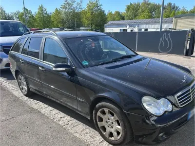Usata Mercedes C200 Classic 122 CV (89 kW) 2005 Nero Station wagon