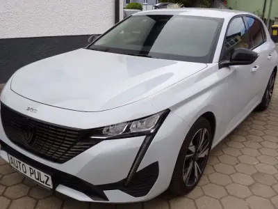 Gebraucht Peugeot 308 Allure 131 PS (96 kW) 2023 Weiß Limousine