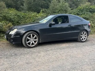 Usata Mercedes C220 130 CV (95 kW) 2007 Nero Coupé