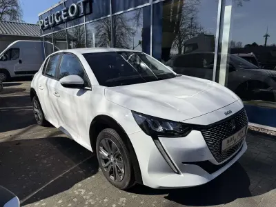 Gebraucht Peugeot e-208 Active 100 kW (136 PS) 2021 Weiß Kleinwagen