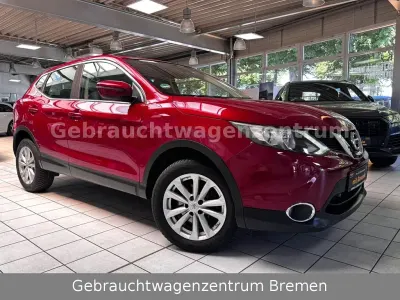 Gebraucht Nissan Qashqai Acenta 116 PS (85 kW) 2015 Rot SUV