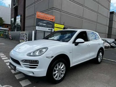 Gebraucht Porsche Cayenne 245 PS (180 kW) 2012 Weiß SUV