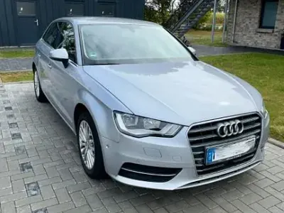 Gebraucht Audi A3 Attraction 125 PS (91 kW) 2014 Grau Limousine