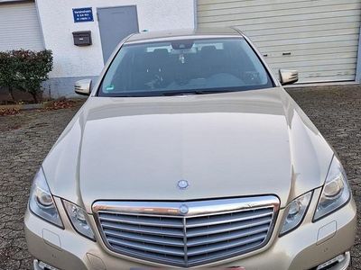 Gebraucht Mercedes E220 170 PS (125 kW) 2009 Gold Limousine