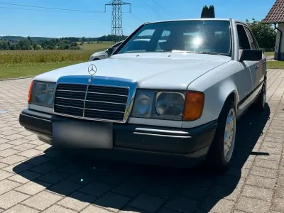Gebraucht Mercedes E260 160 PS (117 kW) 1987 Weiß Limousine