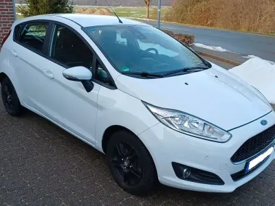 Gebraucht Ford Fiesta SYNC Edition 101 PS (74 kW) 2016 Weiß Kleinwagen