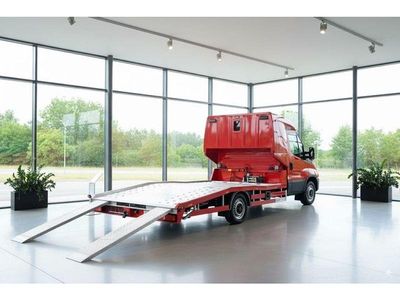 Gebraucht Iveco Daily 175 PS (128 kW) 2024 Rot Van