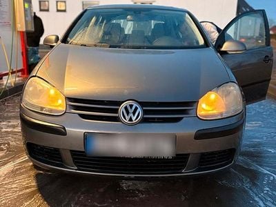 Silber Gebraucht 2005 VW Golf V Kleinwagen | 1.800 € (Guter Preis)