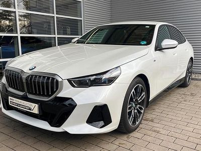 Gebraucht BMW 520 Comfort Edition 197 PS (144 kW) 2025 Mineralweiß metallic