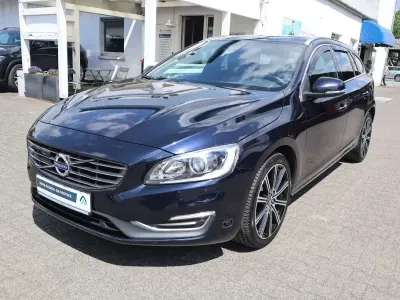 Gebraucht Volvo V60 Summum 152 PS (111 kW) 2016 Kombi
