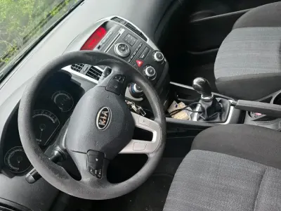 Gebraucht Kia Ceed 106 PS (77 kW) 2010 Schwarz Kleinwagen