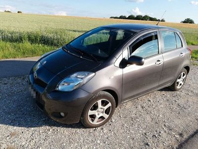 Gebraucht Toyota Yaris Life 99 PS (72 kW) 2011 Grau Limousine