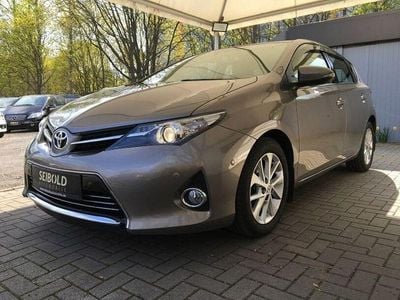 Second-hand Toyota Auris Executive 132 CP (97 kW) 2013 Maro Berlinǎ