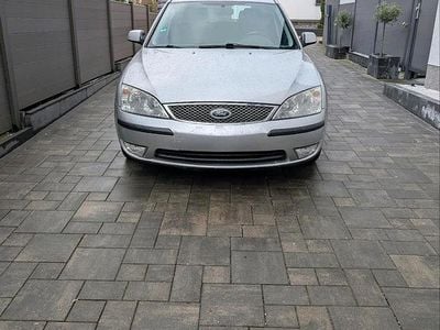 Gebraucht Ford Mondeo 125 PS (91 kW) 2003 Silber Kombi