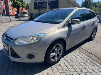 Gebraucht Ford Focus Trend 101 PS (74 kW) 2013 Grau Kombi