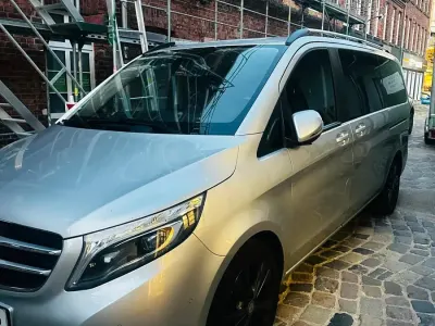 Gebraucht Mercedes V220 163 PS (119 kW) 2018 Silber Van / Kleinbus