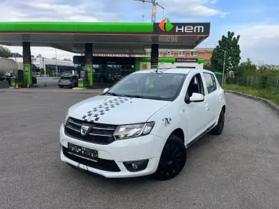 Używany Dacia Sandero Comfort 73 KM (53 kW) 2016 Biały Sedan/Limuzyna