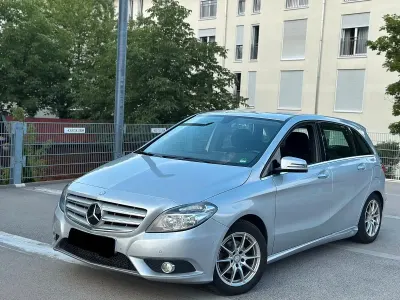 Gebraucht Mercedes B180 122 PS (89 kW) 2013 Weiß Kleinwagen