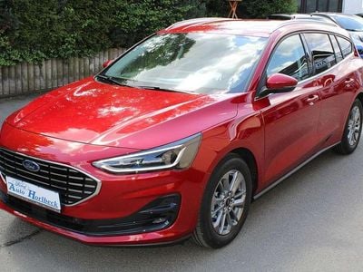 Neu Ford Focus Titanium 155 PS (114 kW) 2025 Fantastic red Kombi