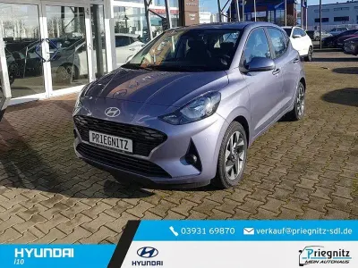 Gebraucht Hyundai i10 Trend 67 PS (49 kW) 2024 Metablue Kleinwagen
