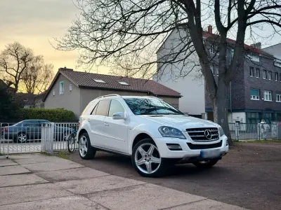 Gebraucht Mercedes ML350 Edition 231 PS (169 kW) 2011 Weiß SUV