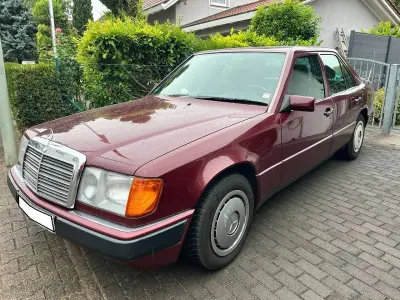 Gebraucht Mercedes E200 136 PS (100 kW) 1992 Rot Limousine